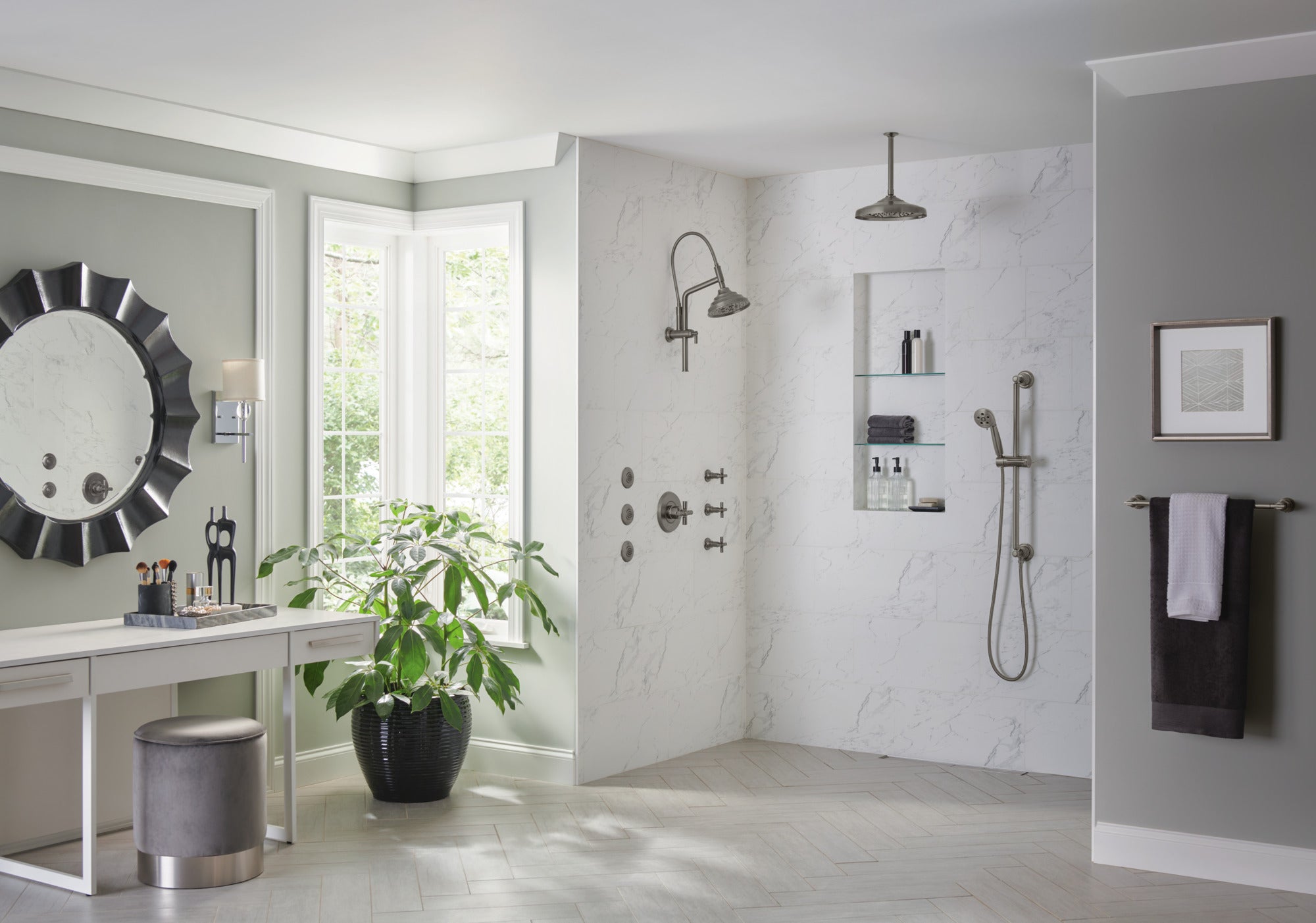 Brizo Classic Universal Round Shower Slide Bar with Stretchable Hose for an Enhanced Bathing Experience