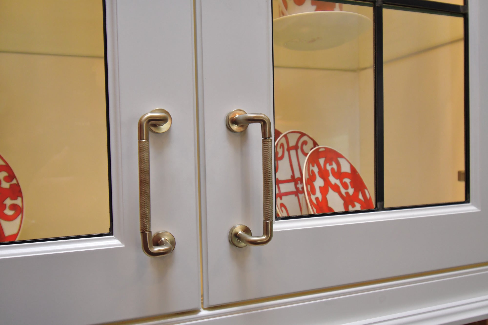 Brizo Litze Knurled Drawer Pull - Durable Zinc for Stylish Interiors