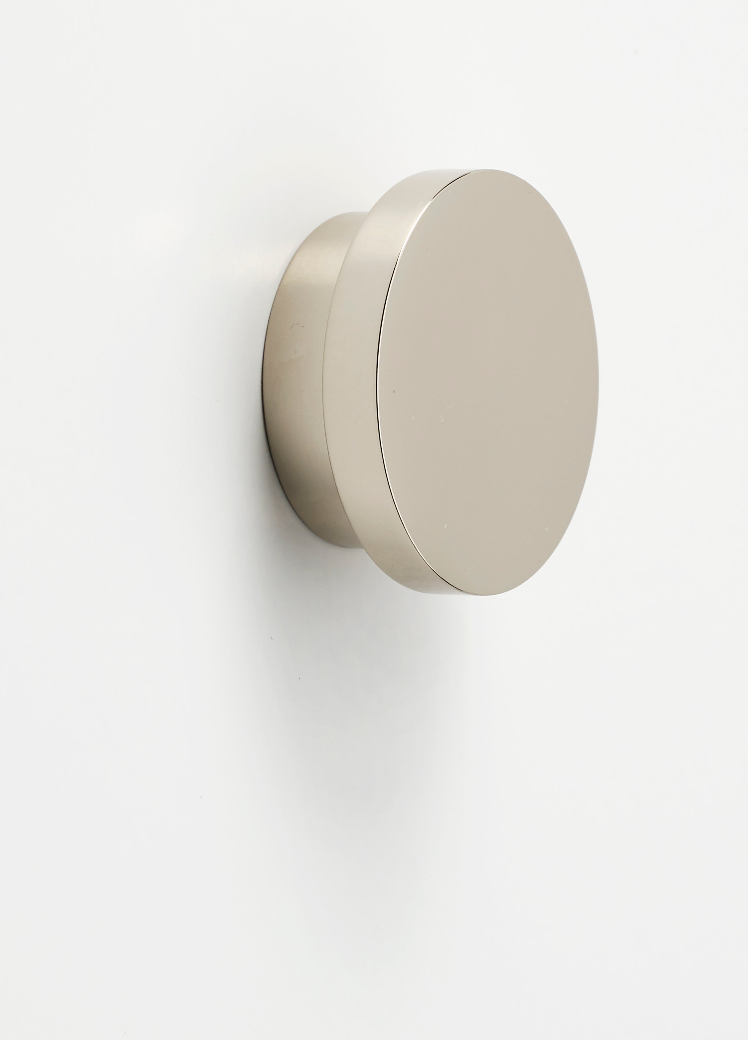 Alno Redondo Cabinet Knob with a 1 3/8-Inch Size