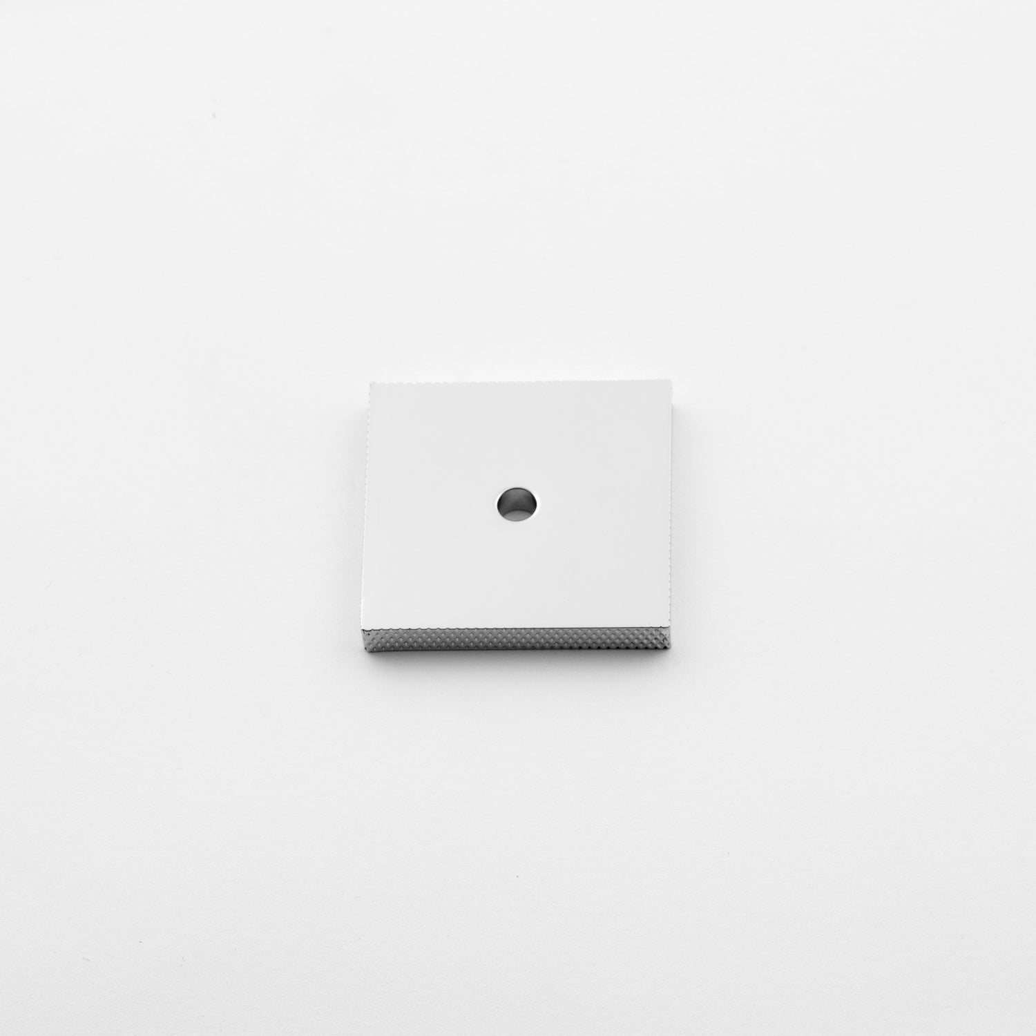 Exquisite Classic Brass Apres Square Backplate with 1 1/2 - Inch Cross Hatch Design for Home Decor
