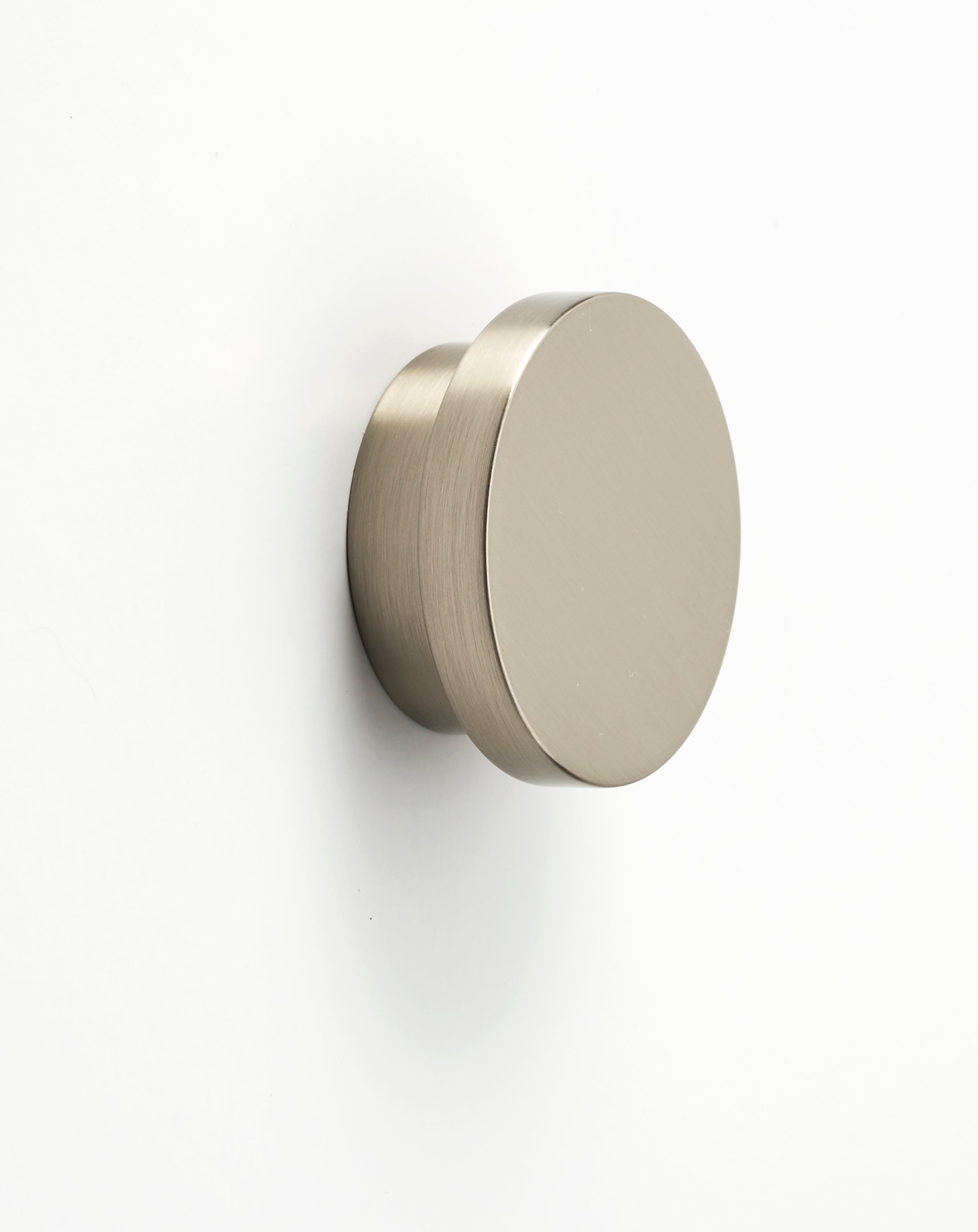 Alno Redondo Cabinet Knob with a 1 3/8-Inch Size