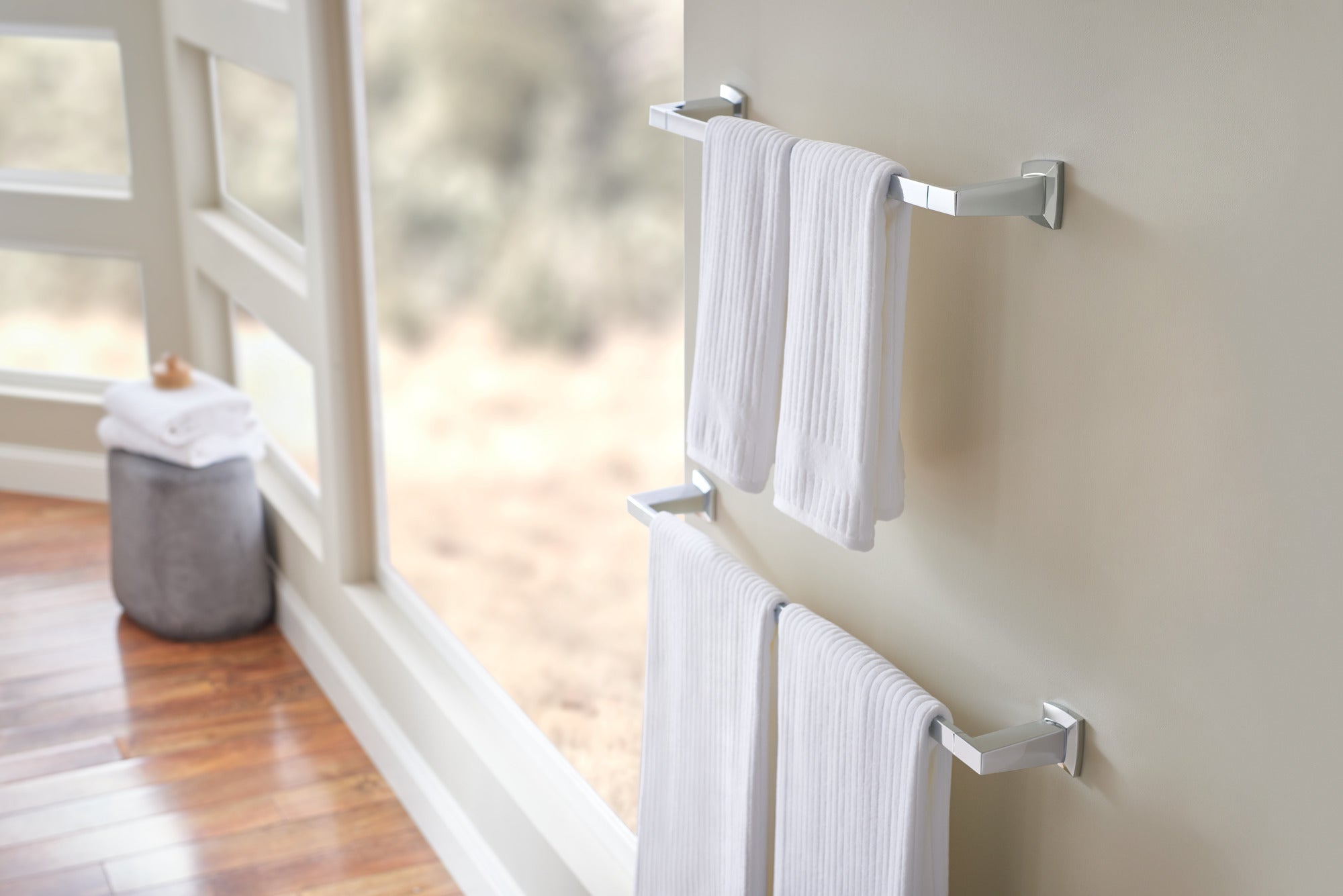 Brizo Vettis 24-Inch Durable Zinc Towel Bar with Waterfall Design