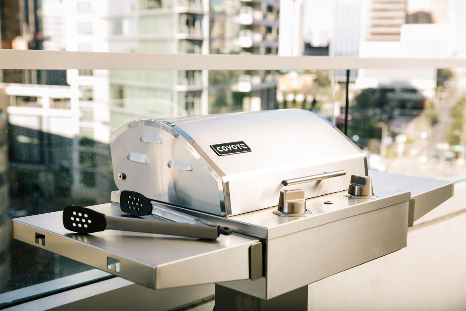 Coyote 120v Single Burner Electric Outdoor Grill for Exceptional Cooking