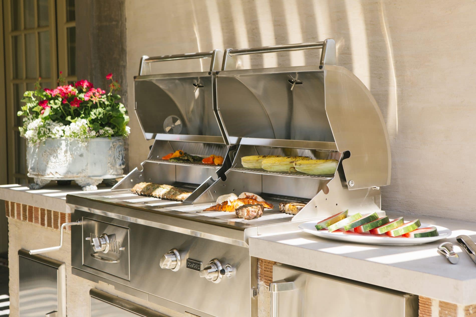 Built-In Coyote 50 Hybrid Grill for Ultimate Outdoor Cooking