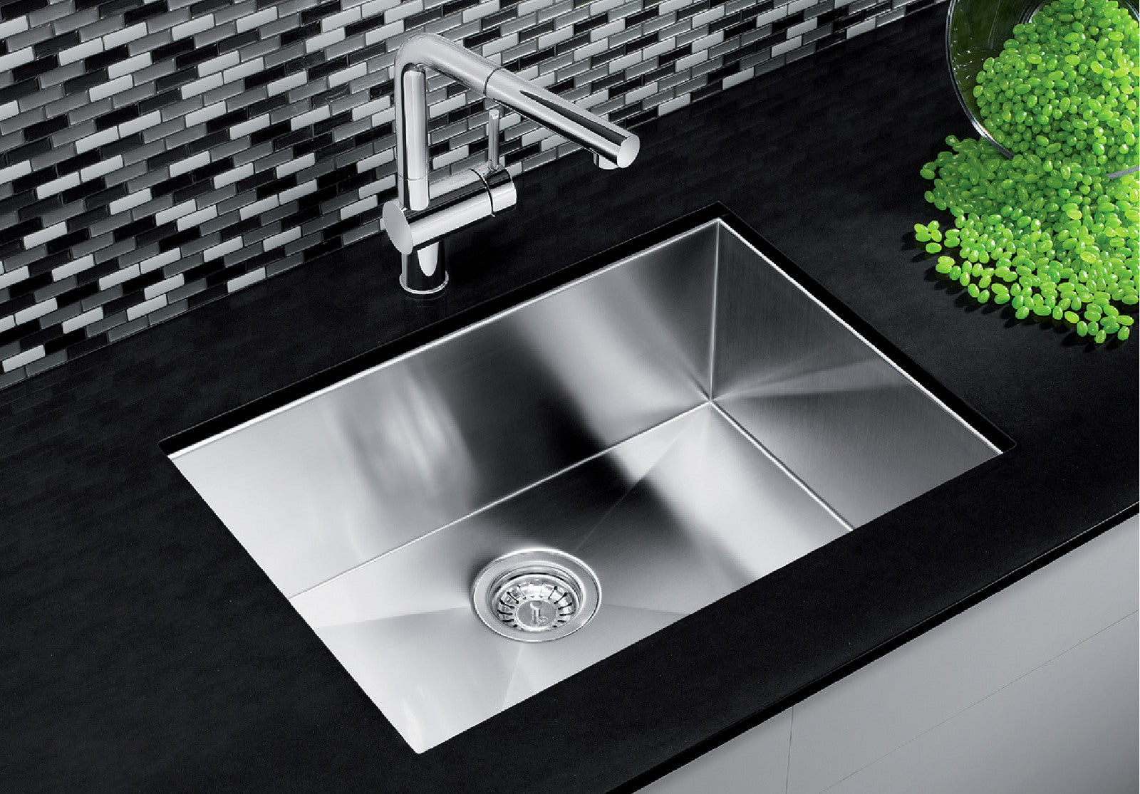 Blanco Quatrus R0 25 Medium-sized Single Bowl Kitchen Sink - High - Quality Stainless Steel Option