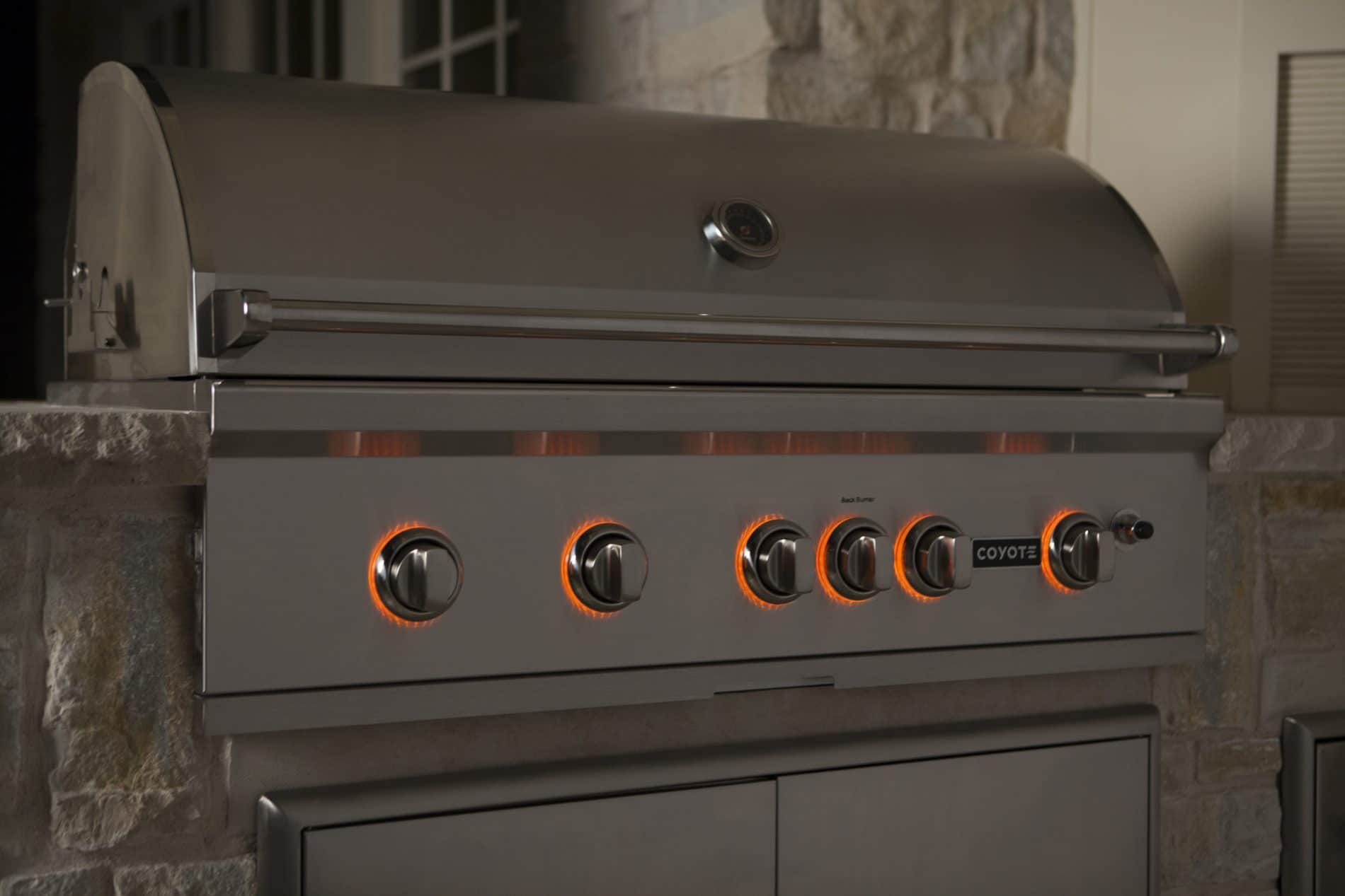 Coyote 42-Inch S-Series Outdoor Gas Grill for Enthusiastic Grill Masters